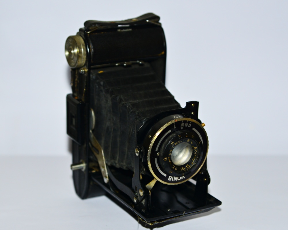 Starý fotoaparát Belca Belfoca Binor (1937)