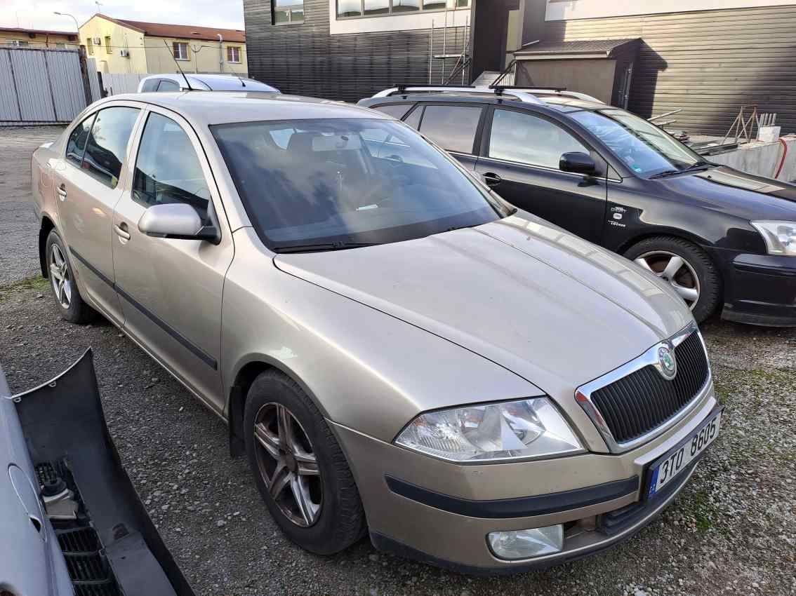 Škoda Octavia II 1.6i benzín rok 2005 vada motoru