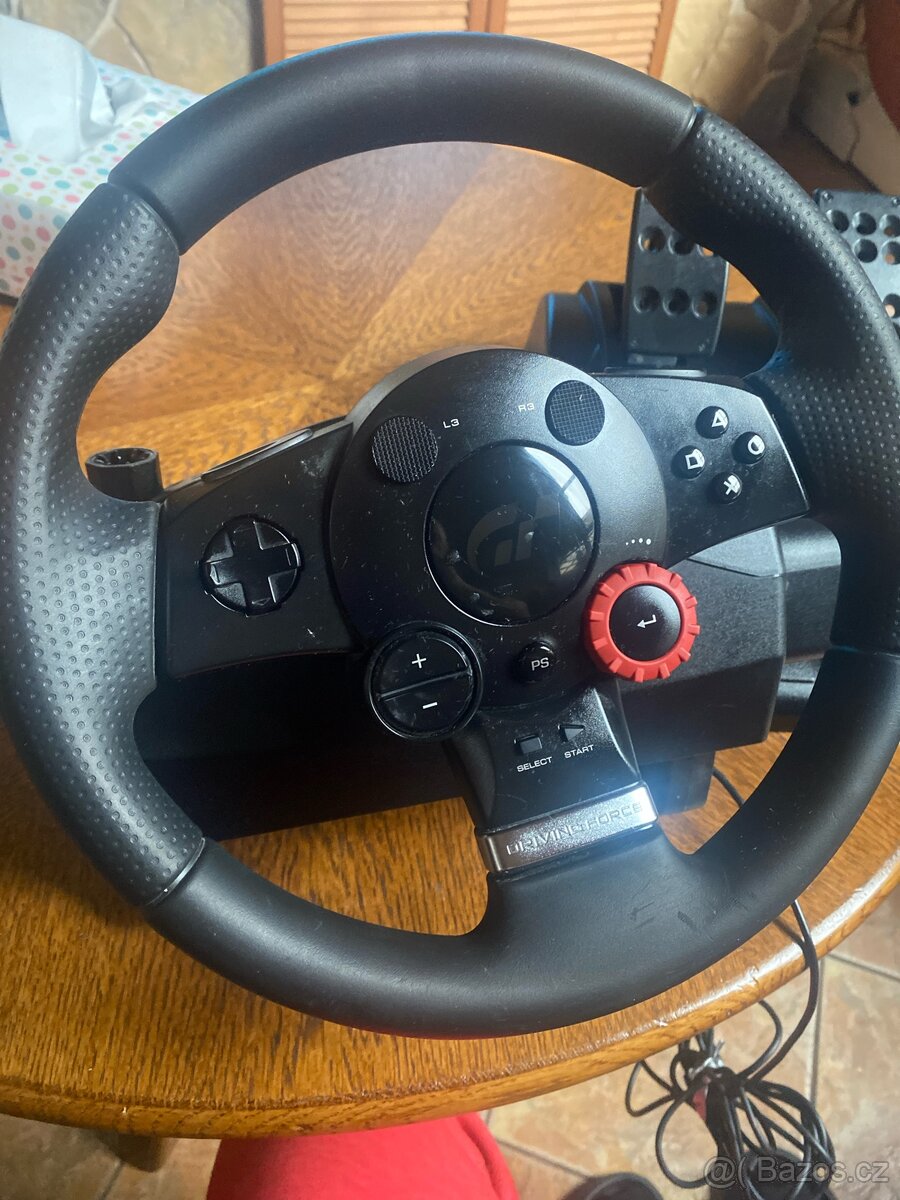 Herní volant Logitech Driving Force