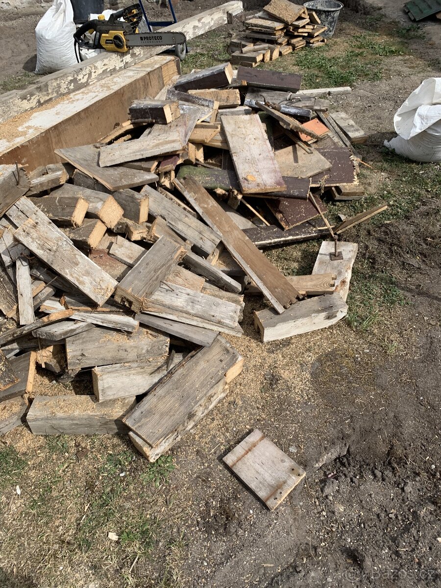 Dřevo na topení za odvoz
