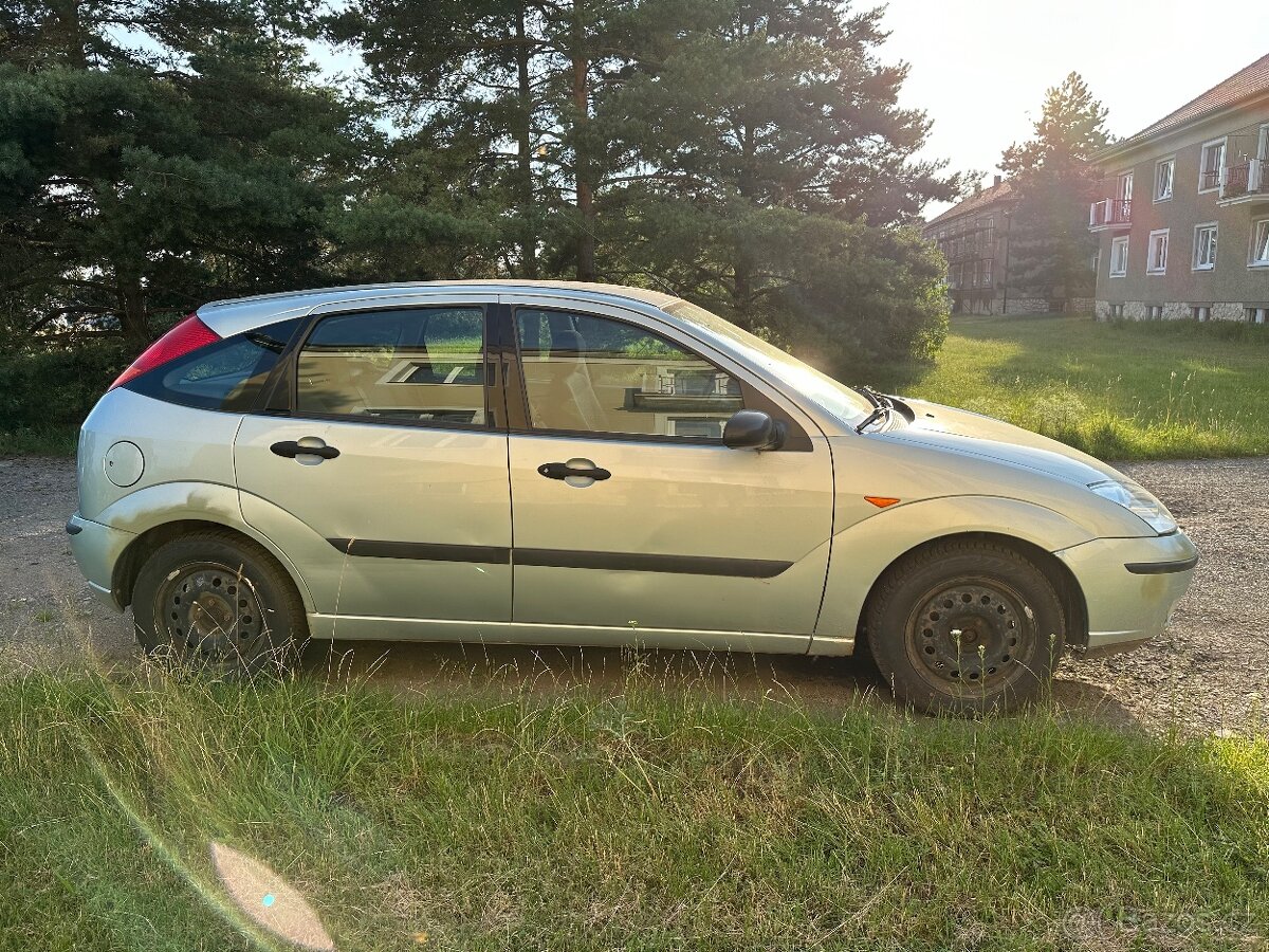 Ford Focus hatchback 1,6 benzin, 2004