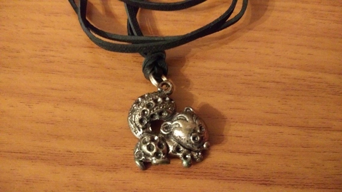 Nový originál náhrdelník, veverka s kůží, kovový přívesek