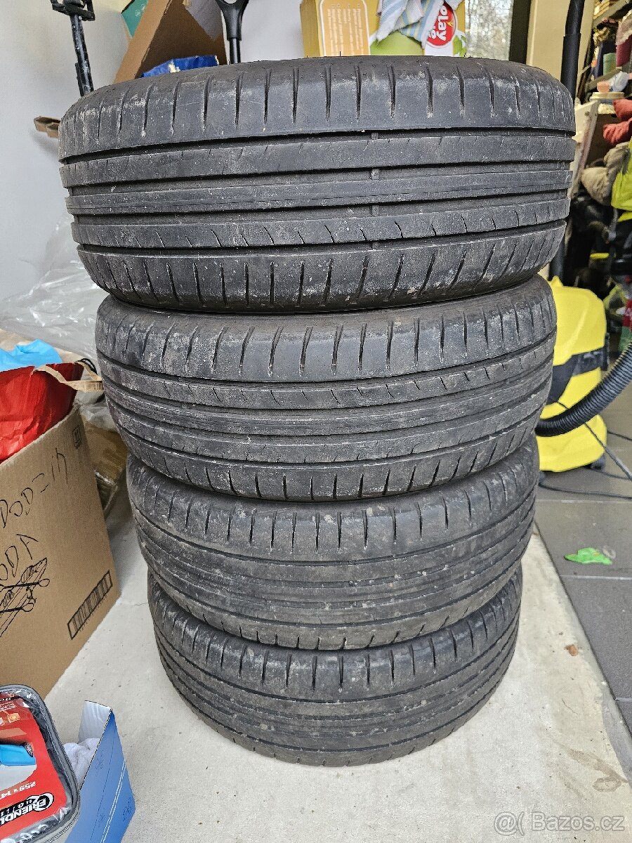 Prodám 4x letní pneu DUNLOP 215/60 R 16 SPORT