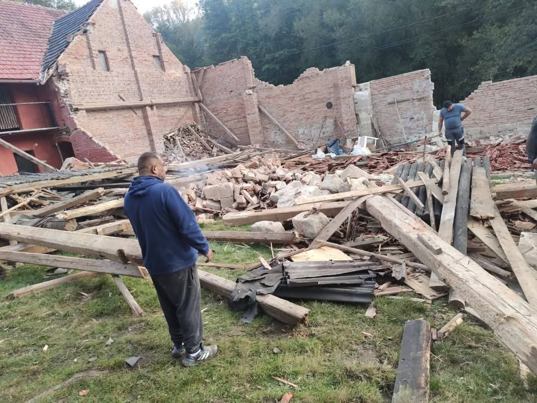 Dobrý den provádíme výkopové práce bourací práce střechy pok