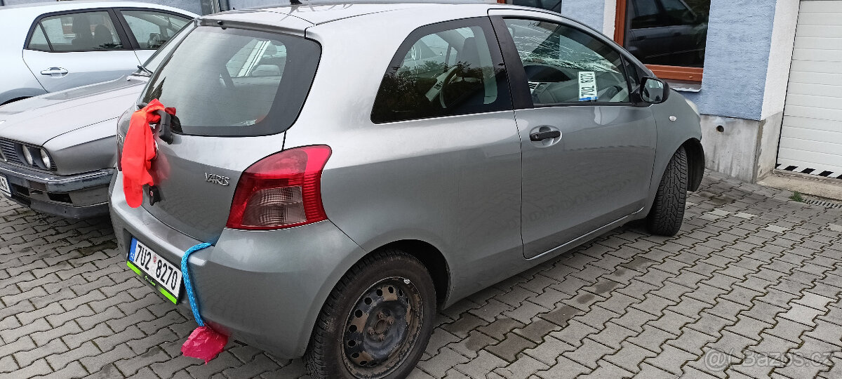 Toyota Yaris 1,3 VVT/64kw/,r.2006.HAVAROVANÁ.