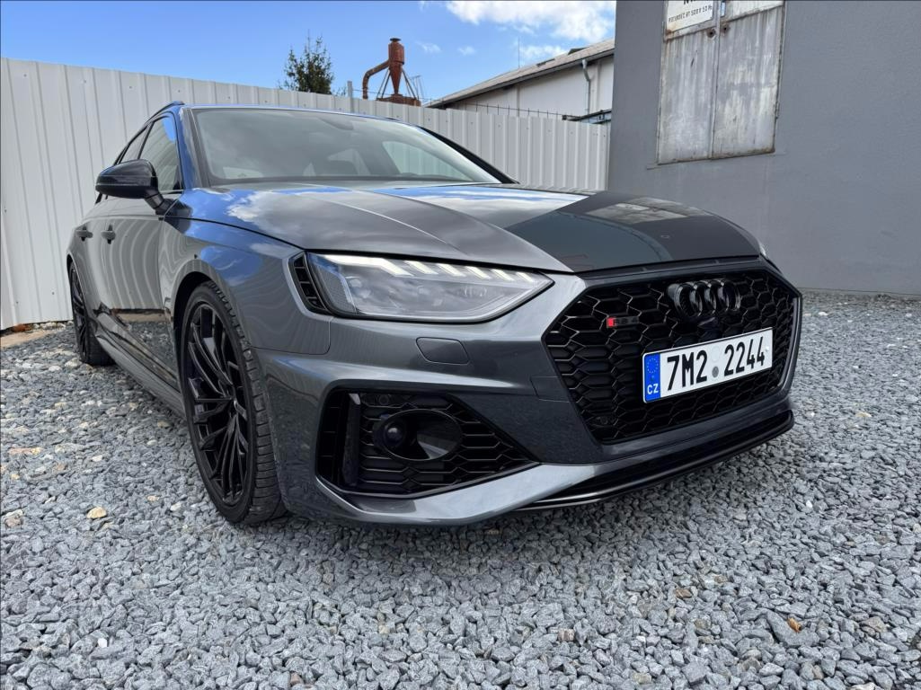 Audi RS 4 2,9 TFSi,331KW,1.maj.,původČR