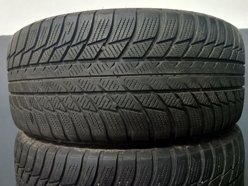 225/45 R18 BRIDGESTONE (0520)