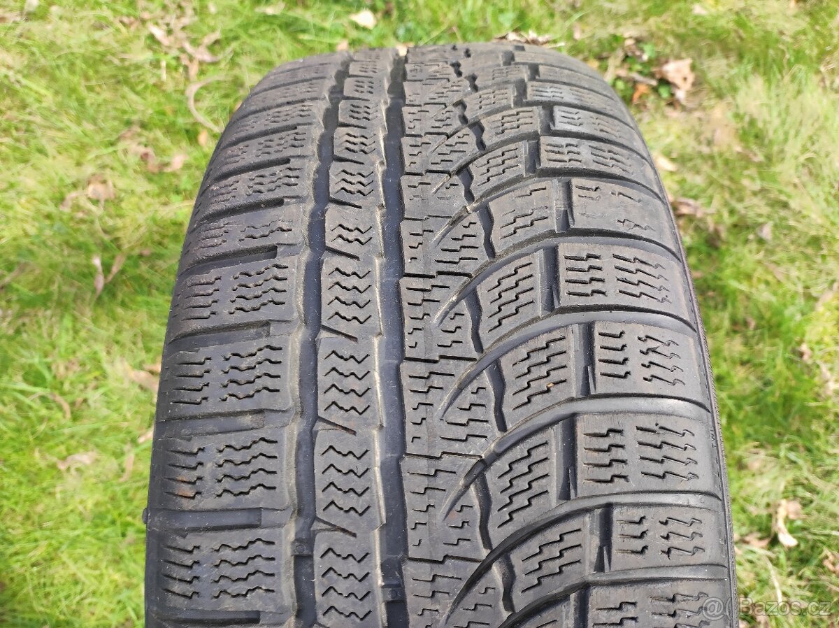 Nokian WR4 215/45/17 91V