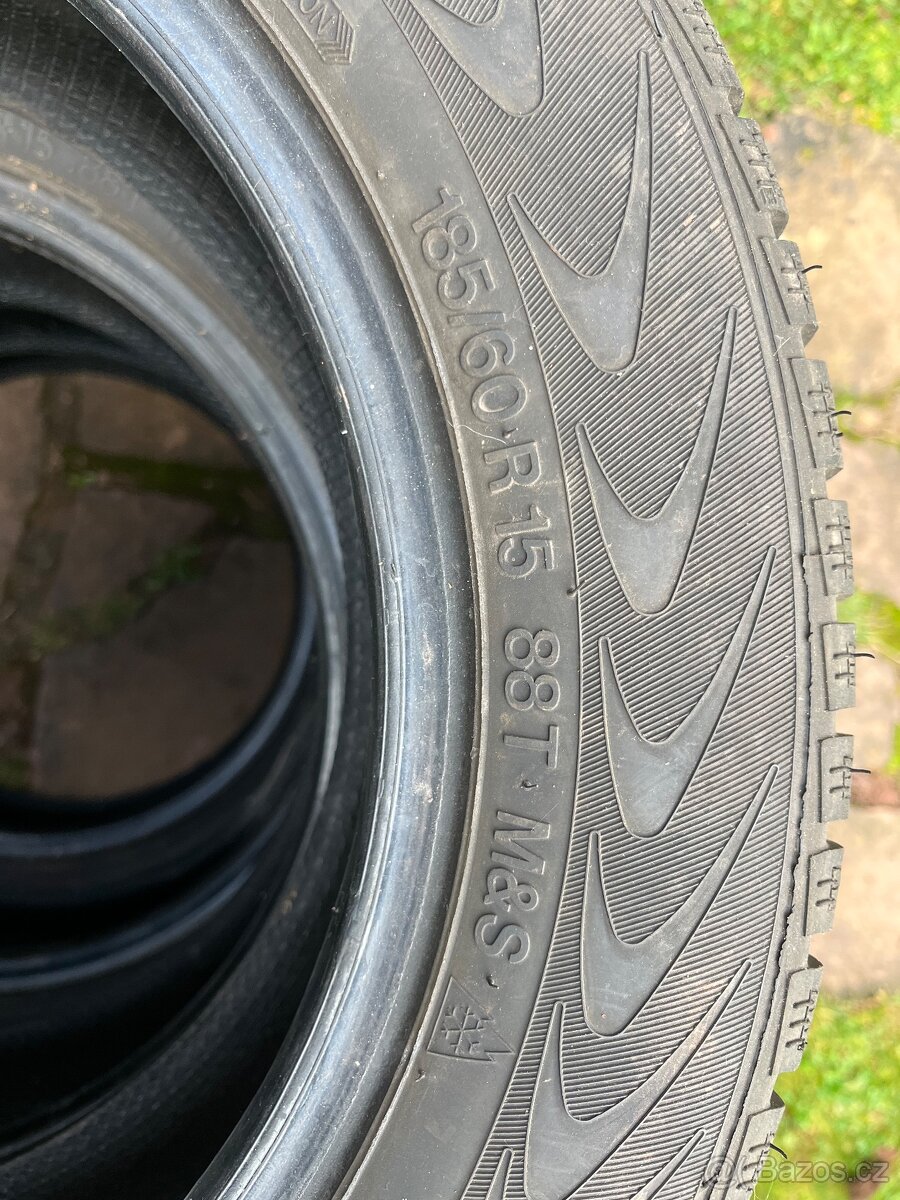 Zimní pneu 185/60R15