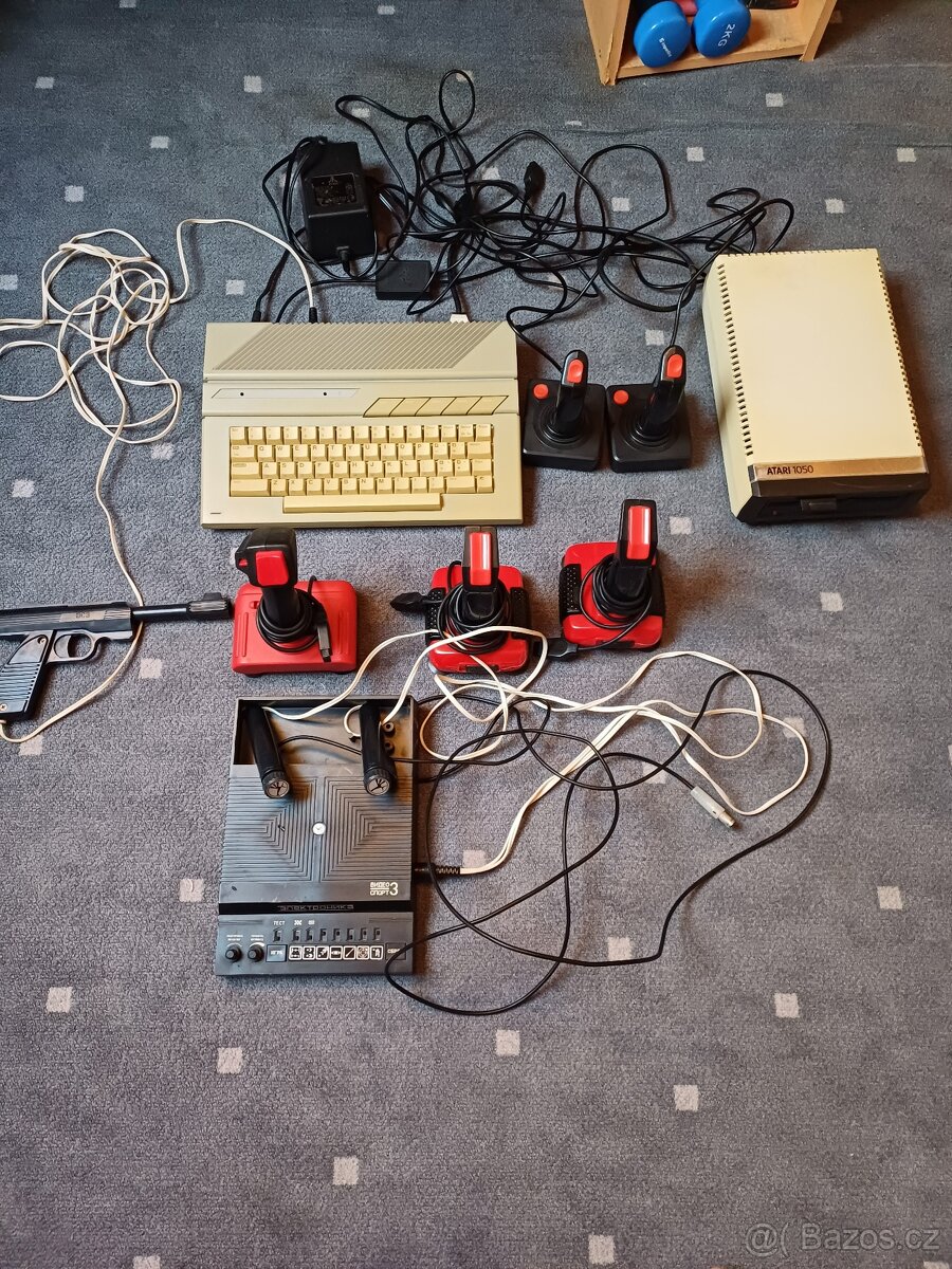 Prodám starý pc atari 800XE v pěkném a funkčním stavu