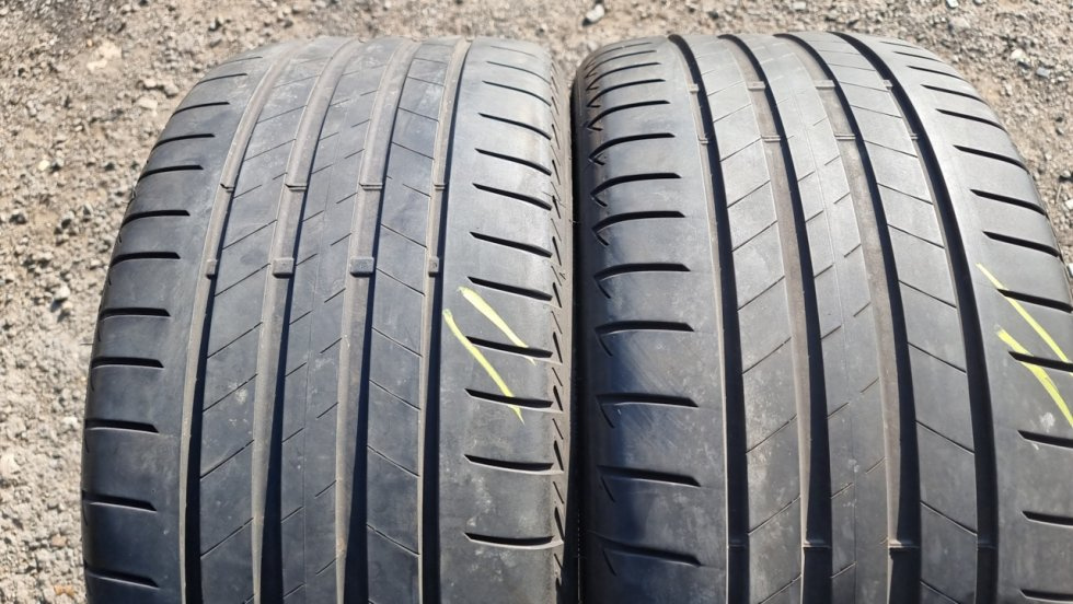 Letní pneu 255/35/19 Bridgestone RFT