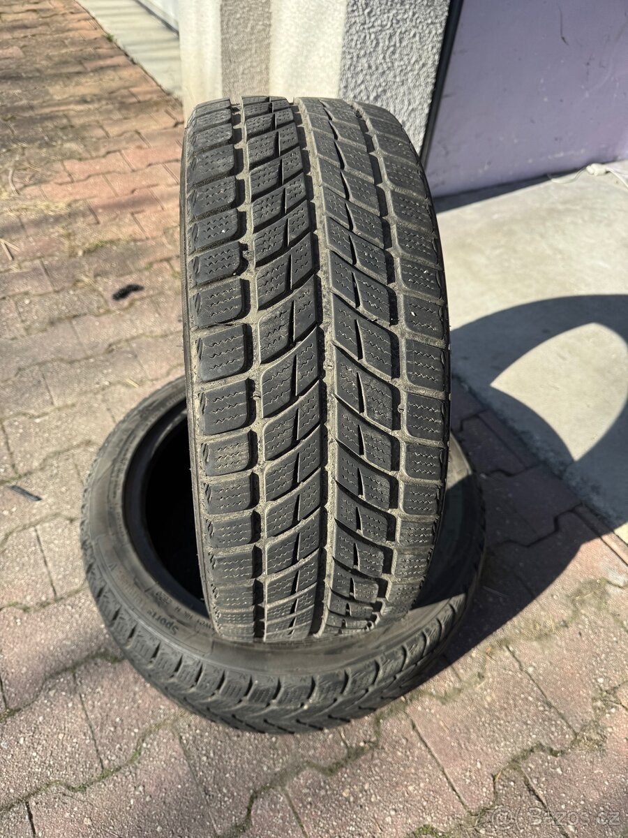 Zimní pneu 215/45r17