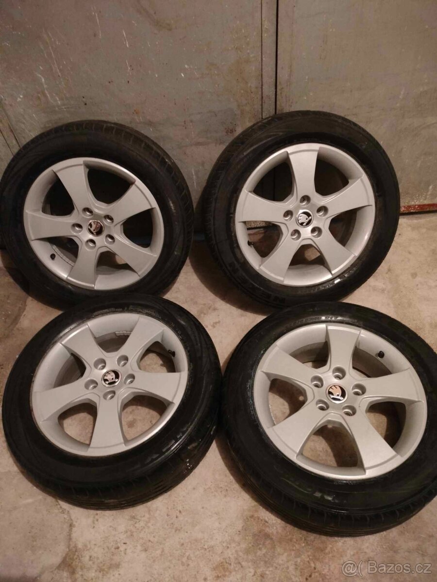 TOP STAV 4ks alu disky orig. Škoda 5x112 r16