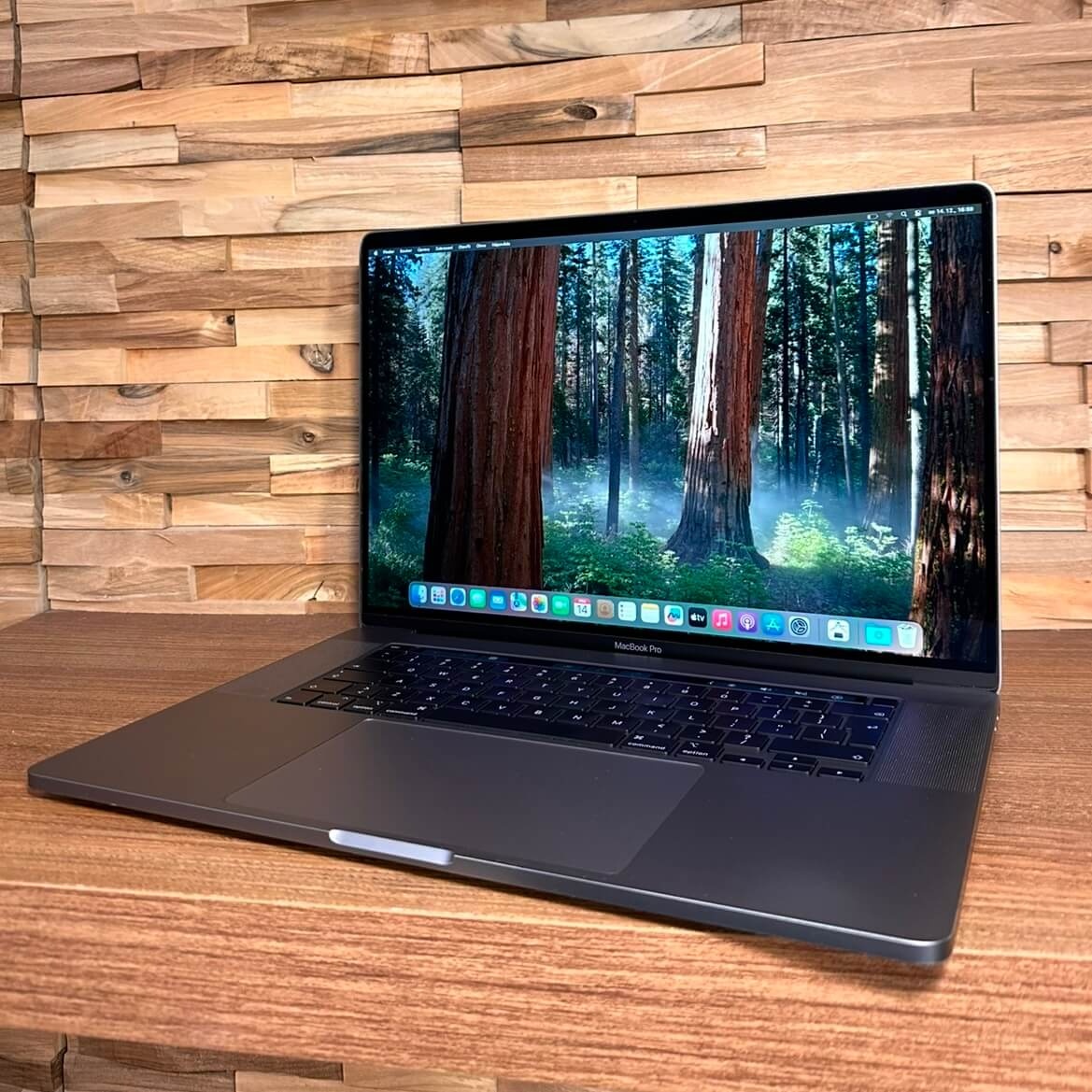 MacBook Pro 16, i9, 2019, 32GB RAM, 1TB SSD ZARUKA