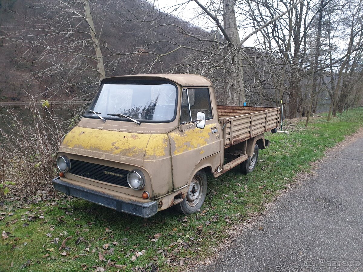 Škoda 1203 valník bez TP, kšiltovka