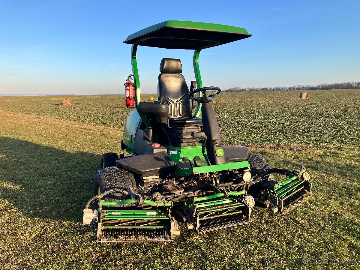 Vřetenová sekačka John Deere 8500e