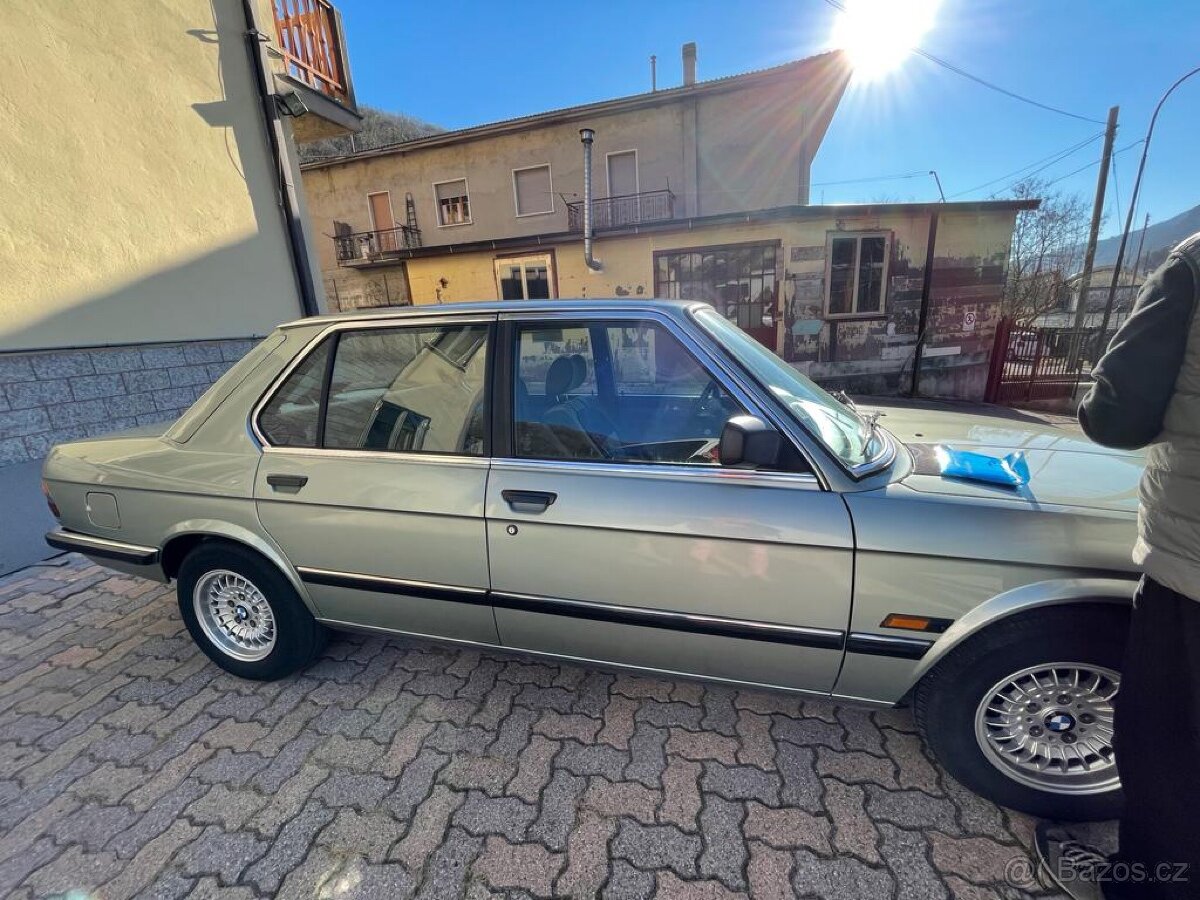 BMW 520i/6 E28