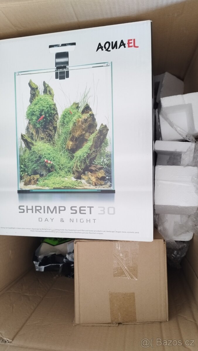 AquaEl Shrimp 30 l akvárium + RGB světlo a hromada věcí