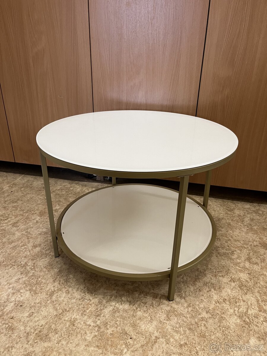 skleněný stolek