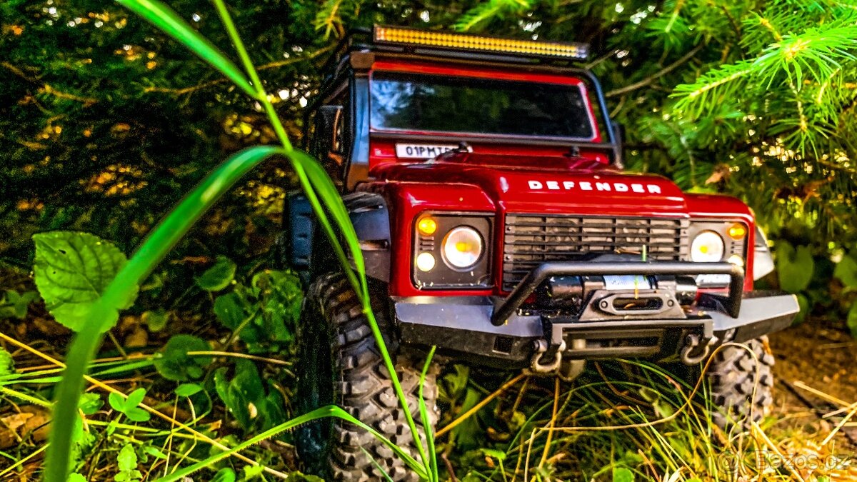 RC auto Traxxas TRX-4 Land Rover Defender 1:10 TQi, červená