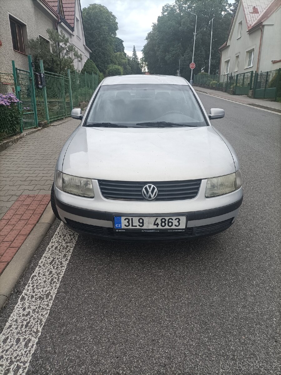 VW Passat 1.6 i Sedan