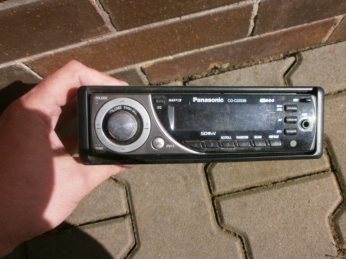 Autorádio PANASONIC na CD+MP3+AUX