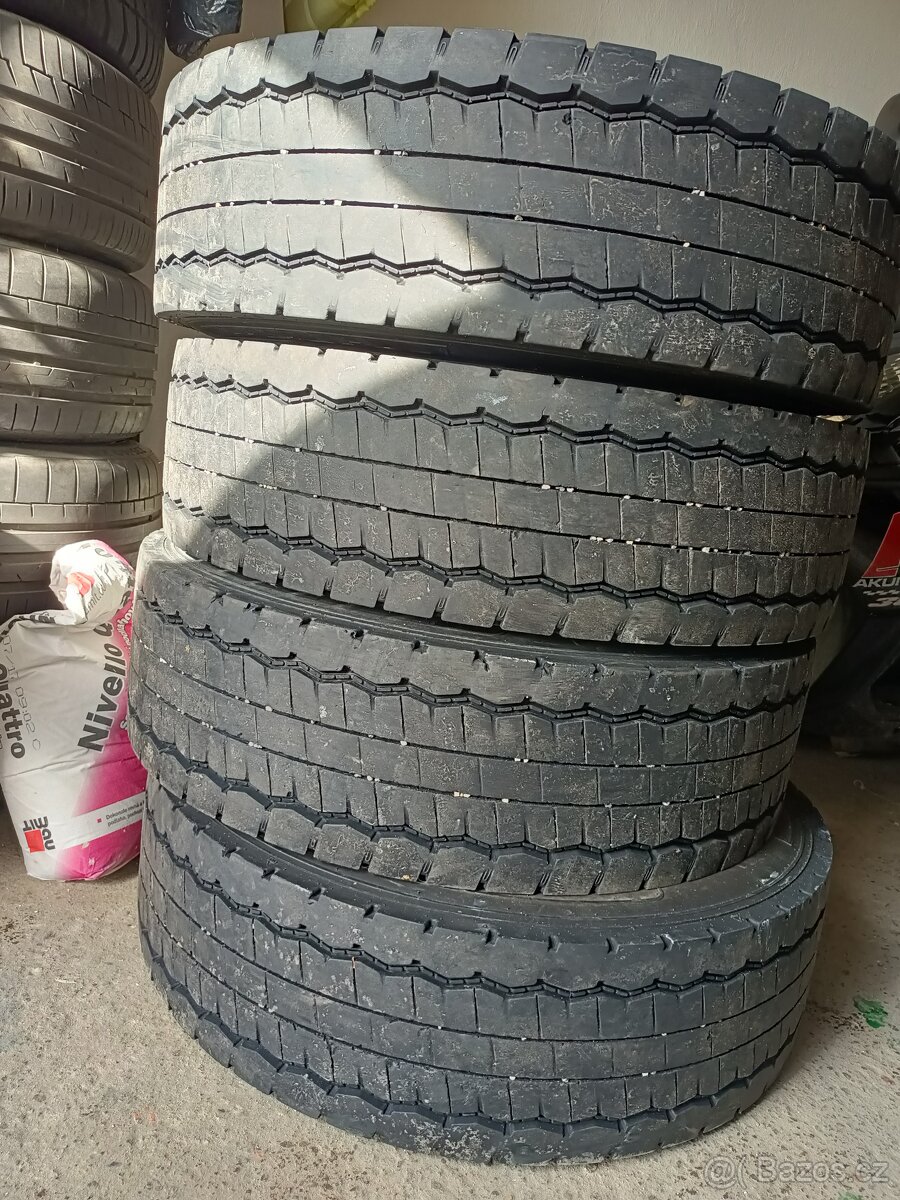 Prodám celoroční pneu 225/75R 17,5