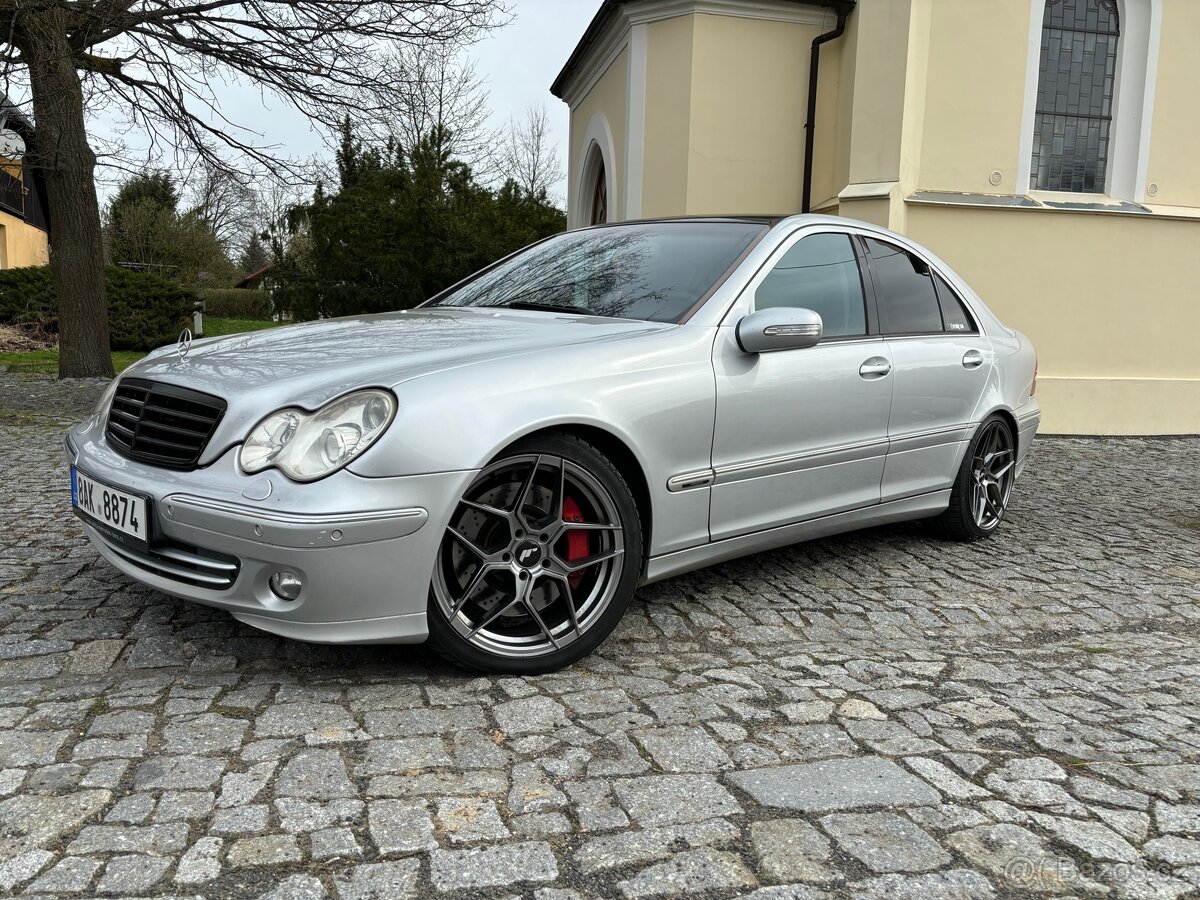 Mercedes Benz C320 CDI W203 165 kW, 2006 MANUÁL