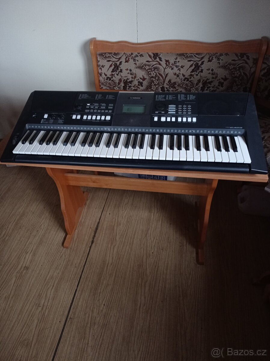 Yamaha PSR 423