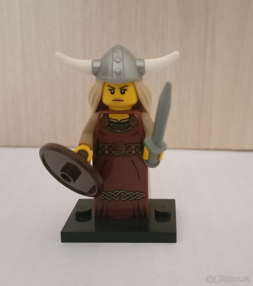 Lego figurka Viking woman  7 series minifigures set 8831