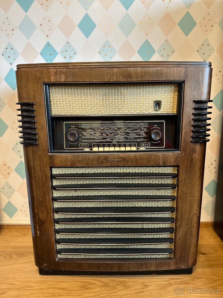 Gramofonova skrin, radio Tesla Bolero 1025