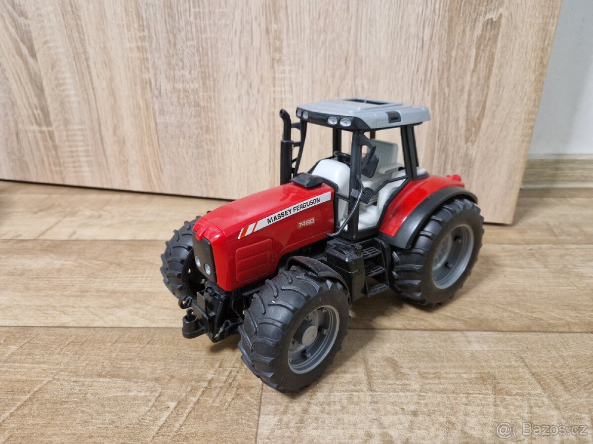 Traktor Massey Ferguson 7480 s valníkem – Bruder 02045