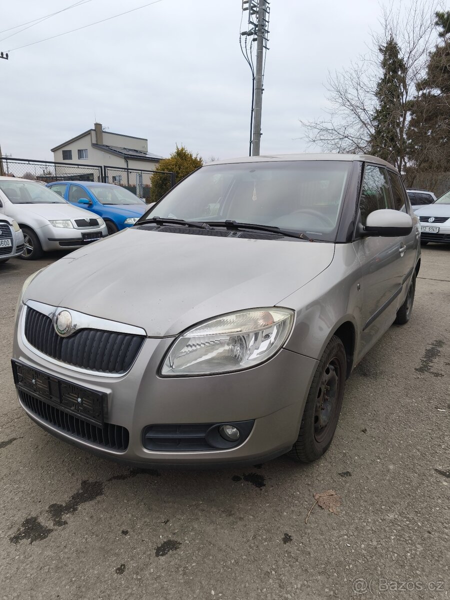 Škoda fabia 2 44kw CHFA, barva 9202