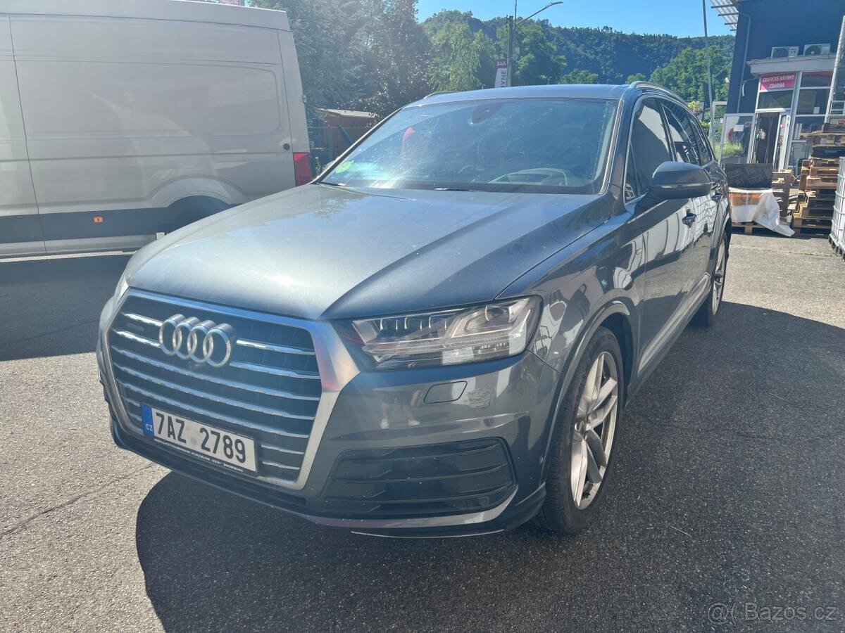 AUDI Q7 S-LINE