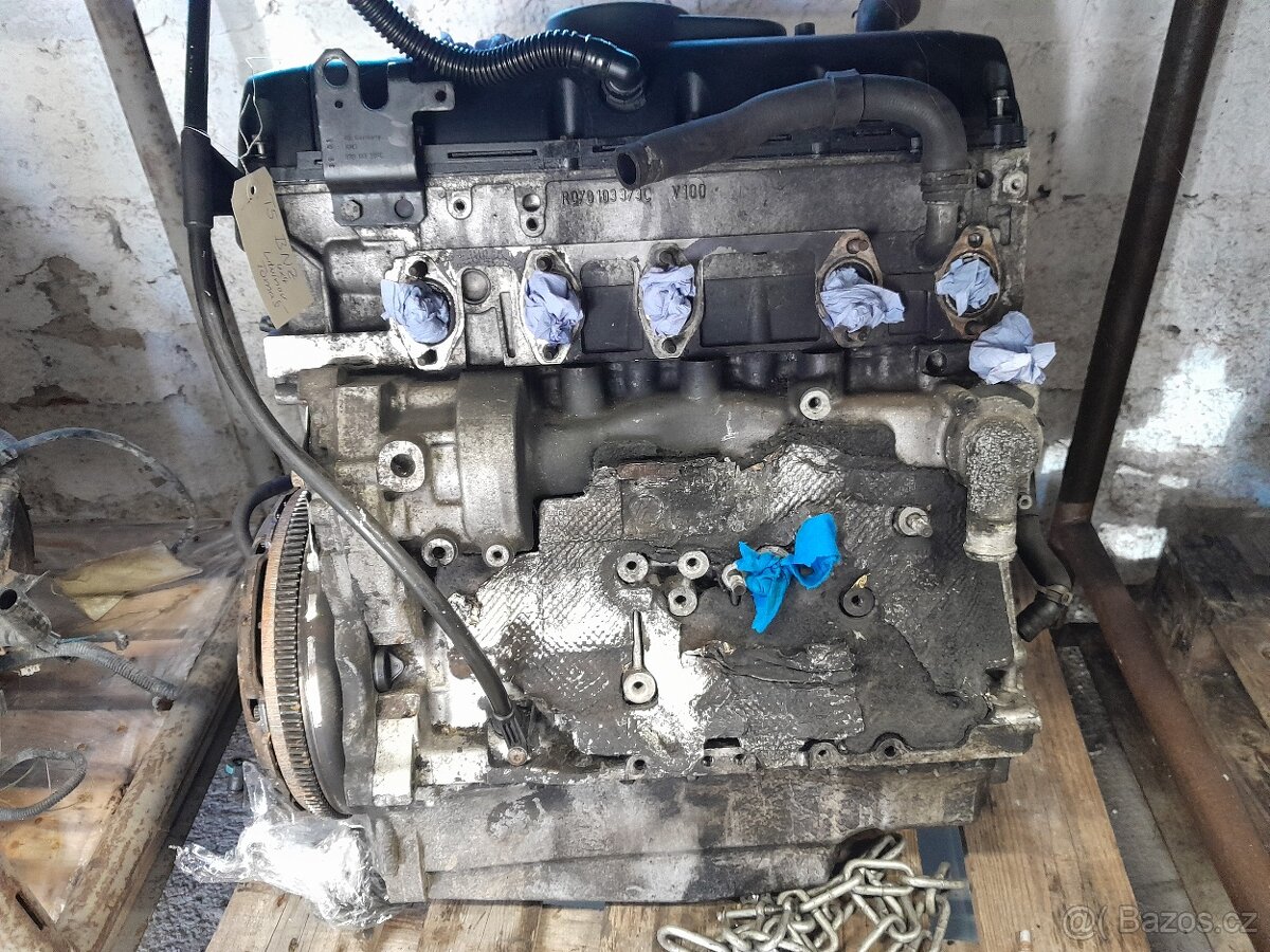 VW T5 motor 2,5 TDi 96 Kw BNZ