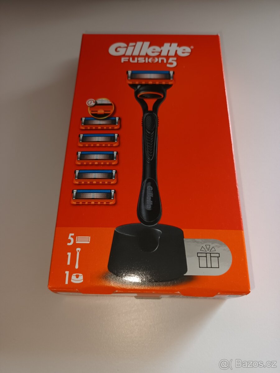 Strojek Gillette Fusion5 + hlavice 5 ks, stojánek