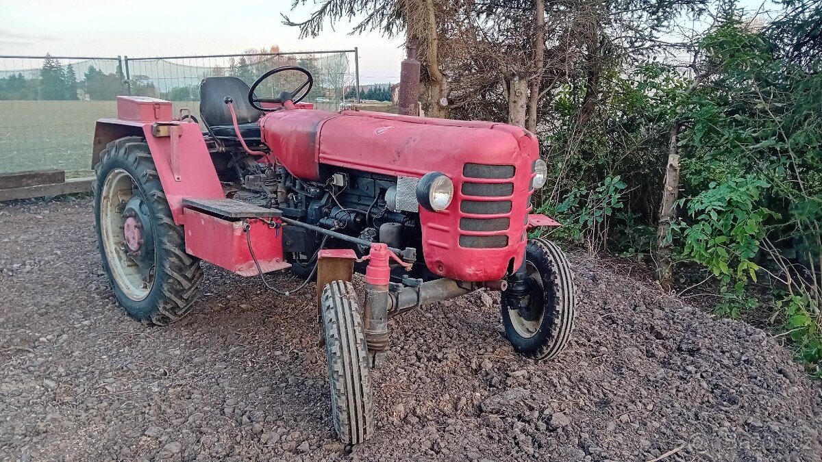 Traktor zetor 6911