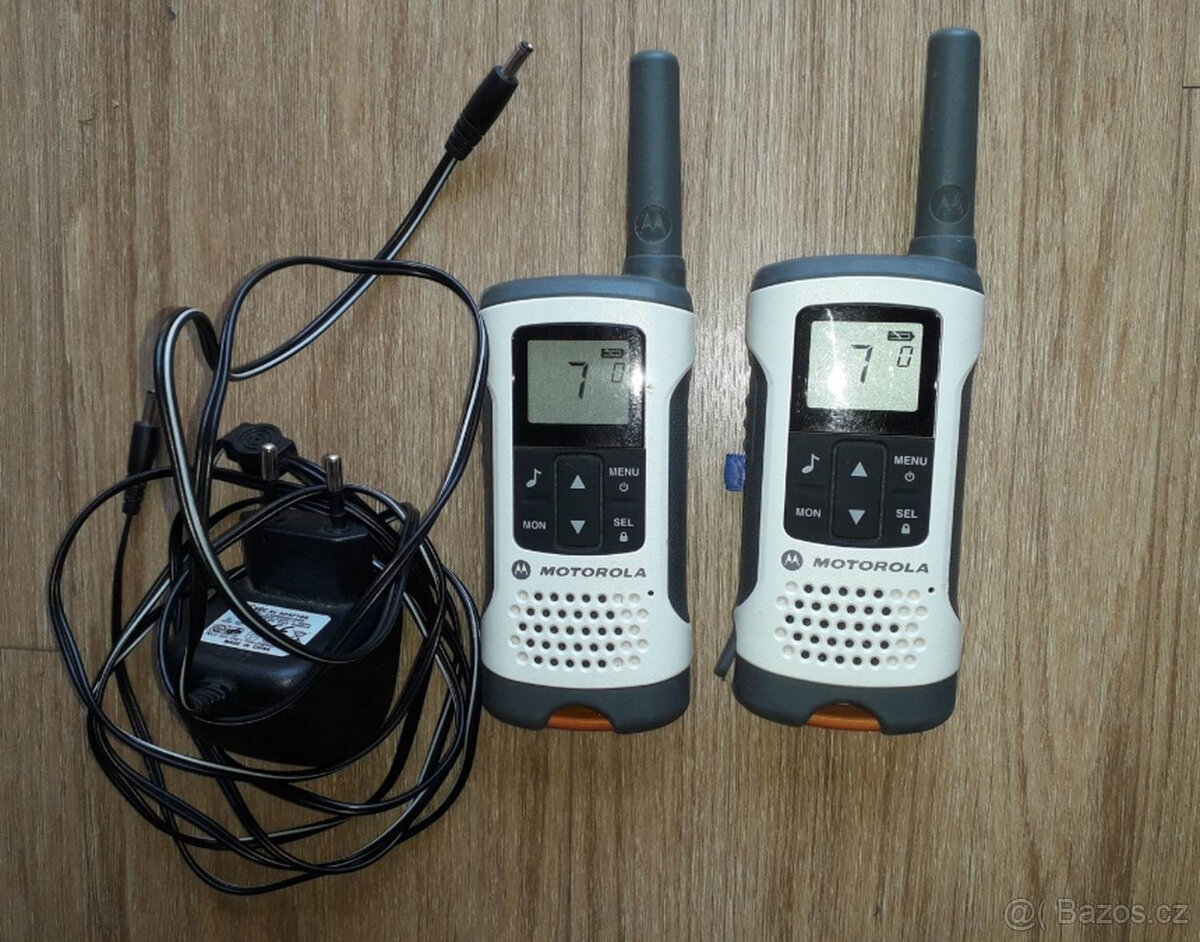 2ks PMR MOTOROLA TLKR T50 s nabíječkou, funkční,