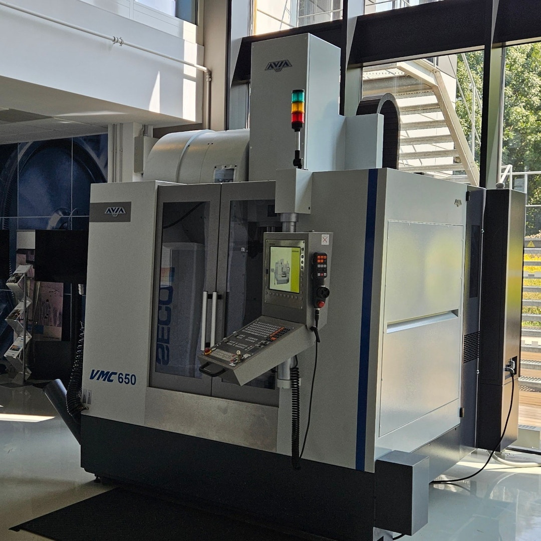 Vertikální CNC obráběcí centrum na kov AVIA VMC 650V