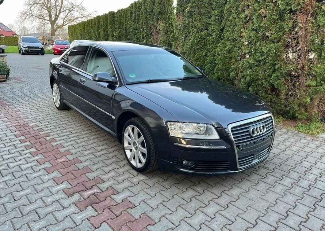 Audi A8 4,2 MPi LPG serviska Quattro benzín