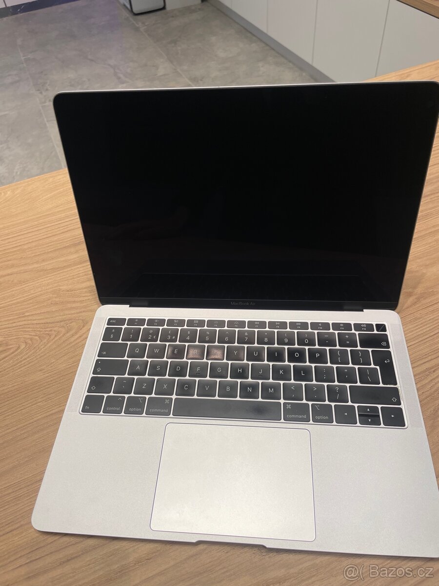 MacBook Air 2018, Intel i5, 86 GB Záruka 2 roky