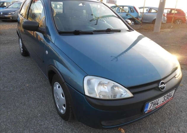 Opel Corsa 1,0 12V Club benzín manuál