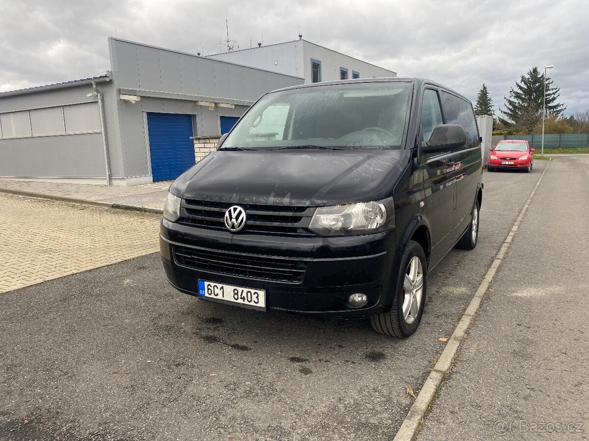 Volkswagen Transporter 2.0 BiTDI DSG, 5 místné