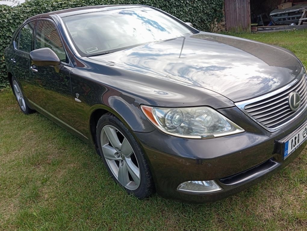 Lexus LS460, 4.6 V8