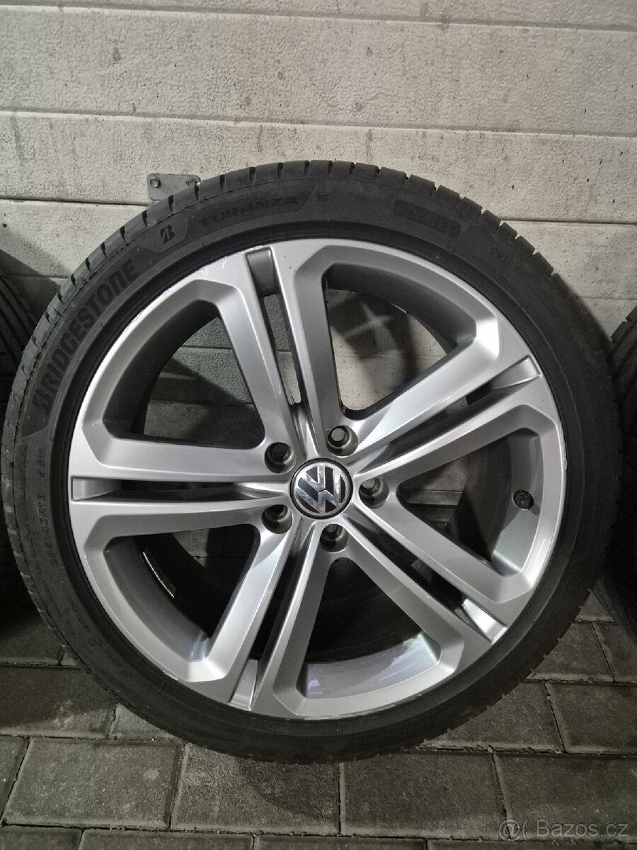 ALU Kola 5x112 8Jx18 ET44 VW R-Line 235/40R18