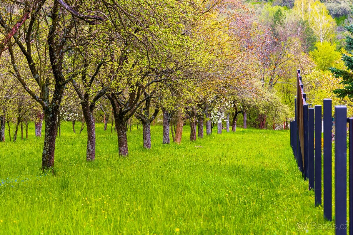 Prodej stavební parcely 2072 m2 Starý Hrozenkov