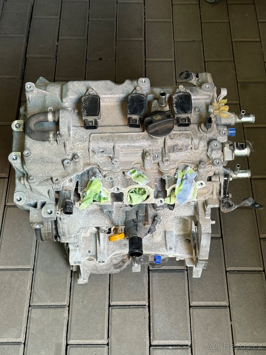 Motor + převodovka Nissan 1.2i HR12