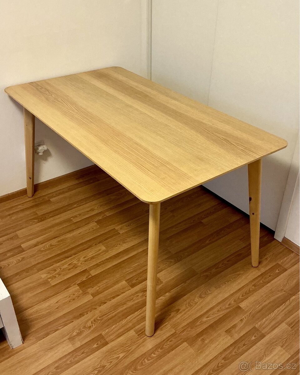 jídelní stůl Ikea Lisabo