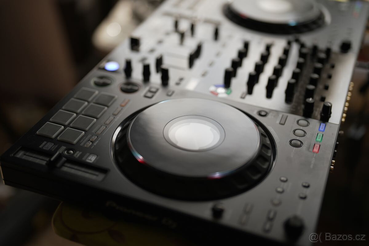 Pioneer DJ DDJ-FLX10 v zaruce