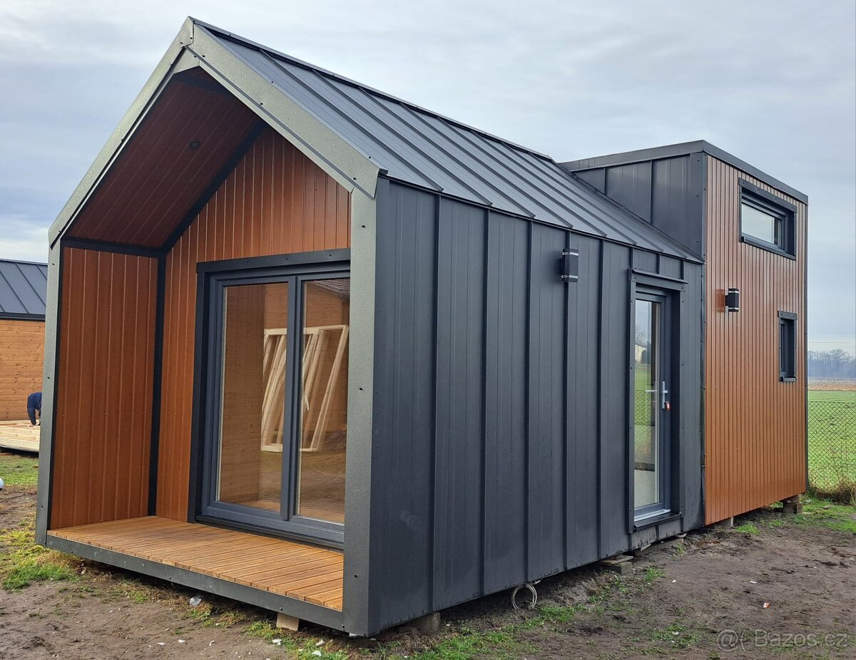 Tiny house s loftem MOBILNÍ DŮM 7x3,5 + 1m terasa